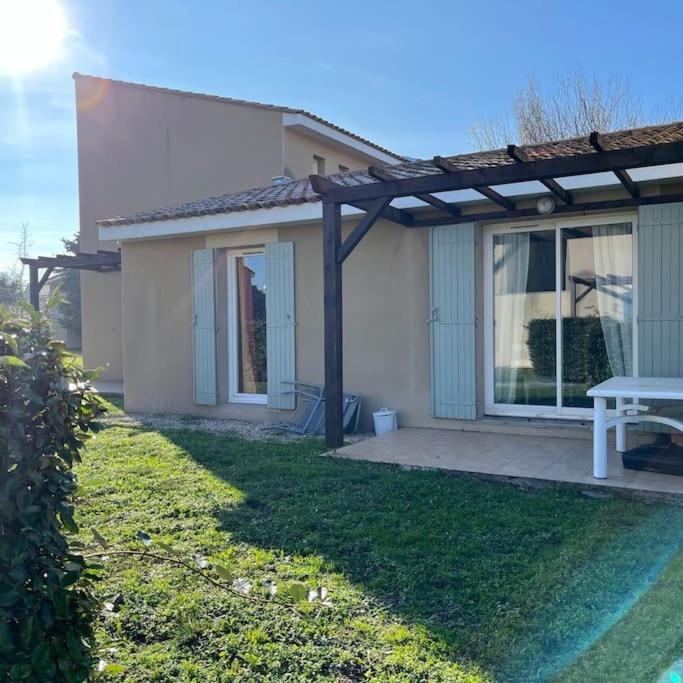 Saint-Saturnin-lès-Avignon Maison Plain Pied Avec Climatisation Dans Une Residence Privee Avec Piscine מראה חיצוני תמונה